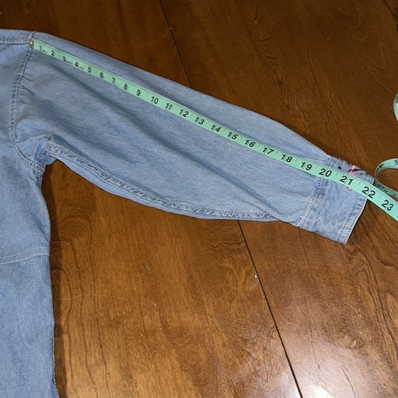 Sierra Pacific Denim Floral & Dragonfly Embroidered Top - Picture 10 of 14